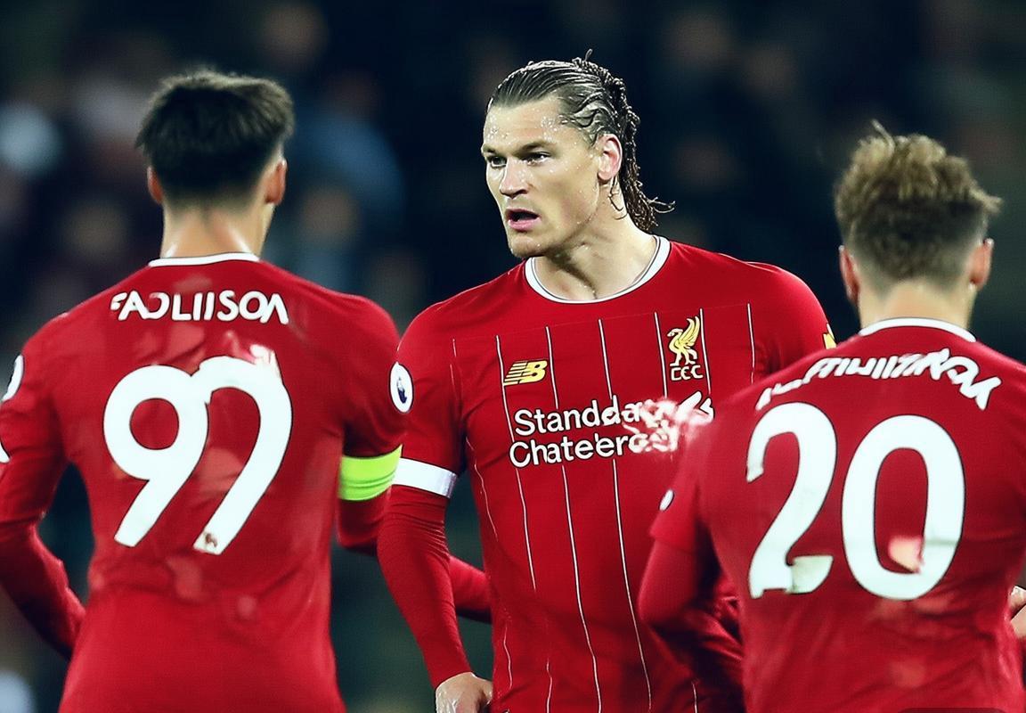 利物浦防守崩盘三场失十球，克洛普帅位危机加剧，夏窗引援失误致范戴克状态下滑阿诺德防守漏洞频现